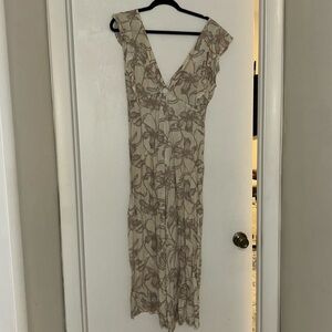 O’Neill tan and white keyhole open back jumpsuit with tie in the back size Med